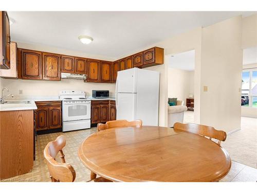 983 Westminster Place, Kingston, ON - Indoor Photo Showing Kitchen