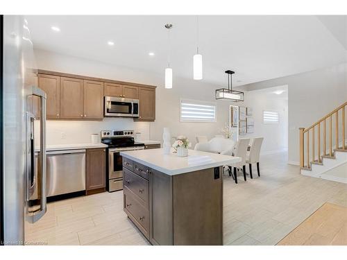 7387 Sherrilee Crescent, Niagara Falls, ON - Indoor Photo Showing Kitchen With Upgraded Kitchen