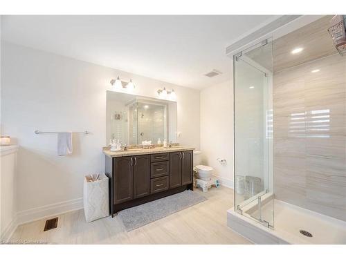 64 Macklin Street, Brantford, ON - Indoor Photo Showing Bathroom