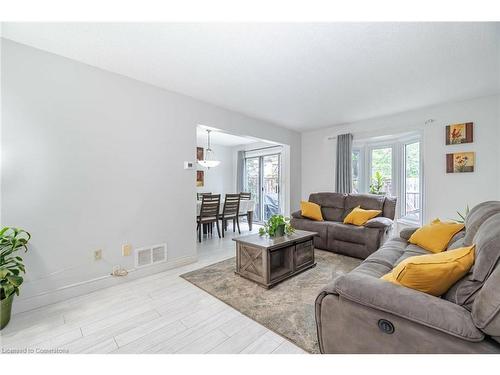 28-1675 Upper Gage Avenue, Hamilton, ON - Indoor Photo Showing Living Room