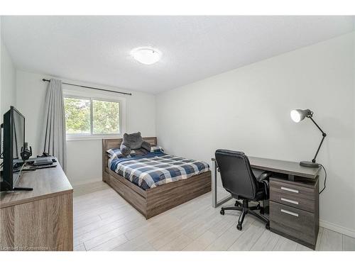 28-1675 Upper Gage Avenue, Hamilton, ON - Indoor Photo Showing Bedroom