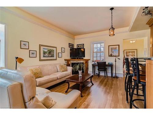 504 Main Street, Halton Hills, ON - Indoor Photo Showing Living Room