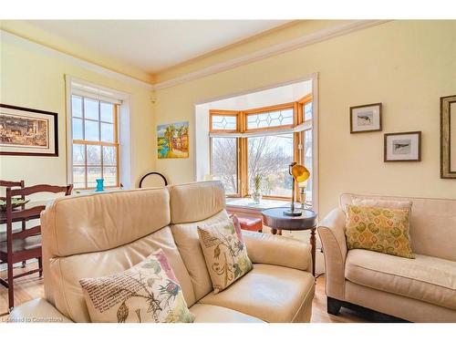 504 Main Street, Halton Hills, ON - Indoor Photo Showing Living Room