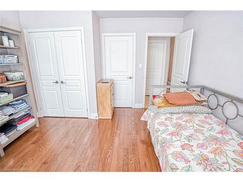 1031 Shaw Drive, Mississauga, ON - Indoor Photo Showing Bedroom