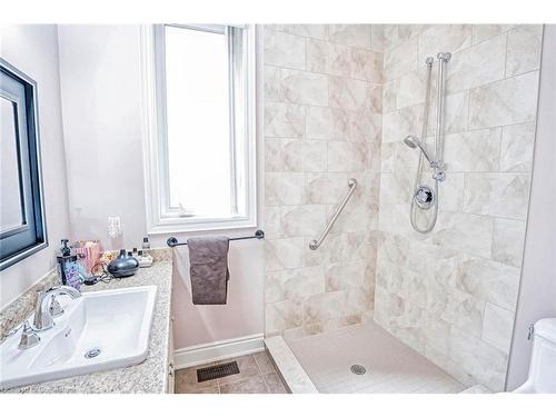 1031 Shaw Drive, Mississauga, ON - Indoor Photo Showing Bathroom