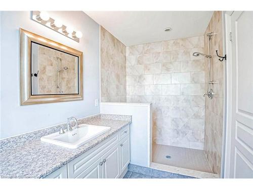 1031 Shaw Drive, Mississauga, ON - Indoor Photo Showing Bathroom