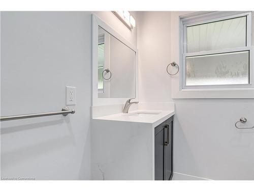 12 Stevenson Avenue, London, ON - Indoor Photo Showing Bathroom