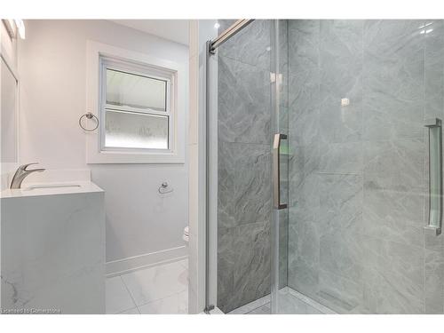 12 Stevenson Avenue, London, ON - Indoor Photo Showing Bathroom