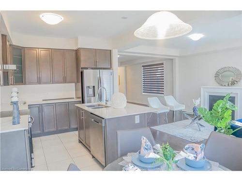 536 Beckview Crescent Crescent, Kitchener, ON - Indoor Photo Showing Kitchen With Double Sink