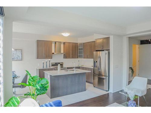 536 Beckview Crescent Crescent, Kitchener, ON - Indoor Photo Showing Kitchen With Stainless Steel Kitchen