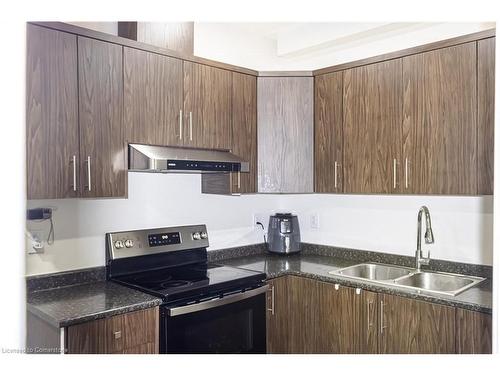 536 Beckview Crescent Crescent, Kitchener, ON - Indoor Photo Showing Kitchen With Double Sink