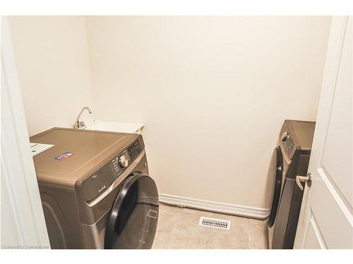 536 Beckview Crescent Crescent, Kitchener, ON - Indoor Photo Showing Laundry Room