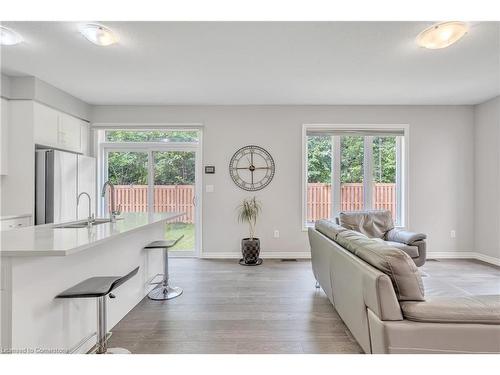 1051 Wright Drive, Midland, ON - Indoor Photo Showing Living Room