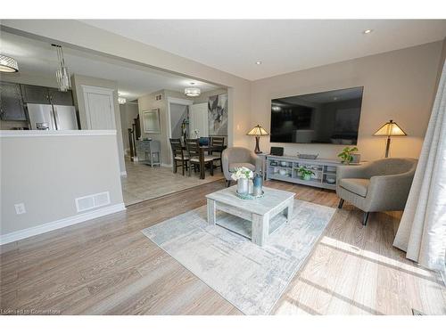 300 Severn Drive Drive, Guelph, ON - Indoor Photo Showing Living Room