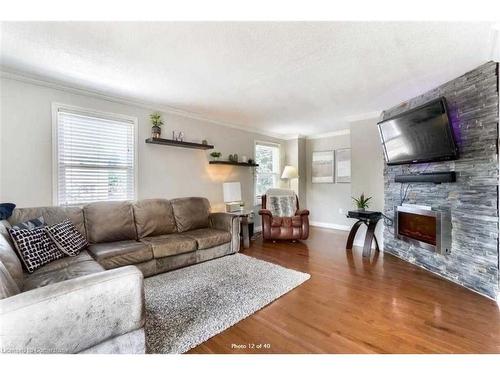 290 Pine Street, Milton, ON - Indoor Photo Showing Living Room