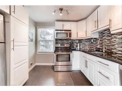 290 Pine Street, Milton, ON - Indoor Photo Showing Kitchen With Upgraded Kitchen