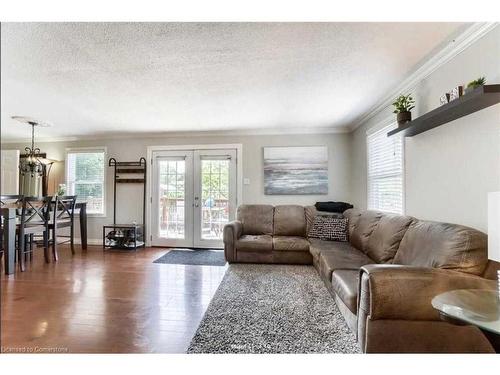 290 Pine Street, Milton, ON - Indoor Photo Showing Living Room