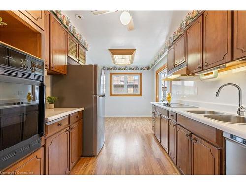 3690 Bluestream Crescent, Mississauga, ON - Indoor Photo Showing Kitchen With Double Sink