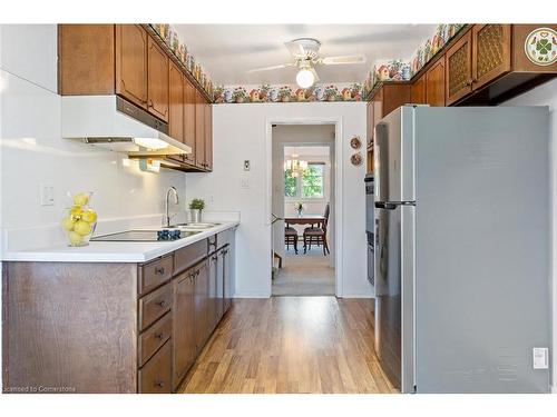 3690 Bluestream Crescent, Mississauga, ON - Indoor Photo Showing Kitchen