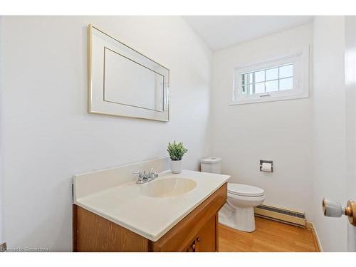 3690 Bluestream Crescent, Mississauga, ON - Indoor Photo Showing Bathroom