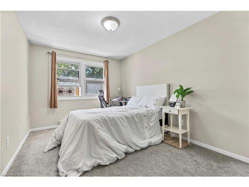 62-690 Little Grey Street, London, ON - Indoor Photo Showing Bedroom