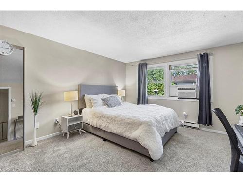 62-690 Little Grey Street, London, ON - Indoor Photo Showing Bedroom