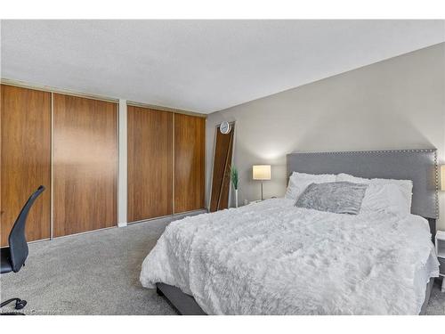 62-690 Little Grey Street, London, ON - Indoor Photo Showing Bedroom