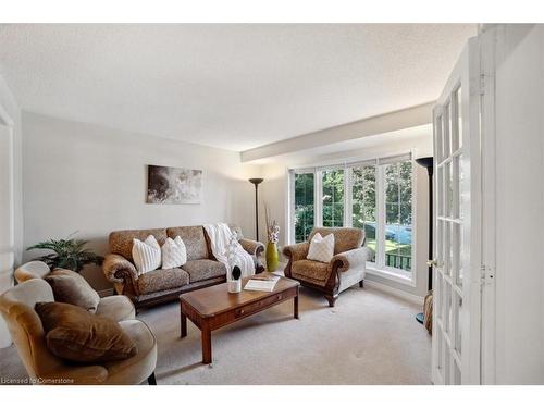 15 Canning Crescent, Cambridge, ON - Indoor Photo Showing Living Room