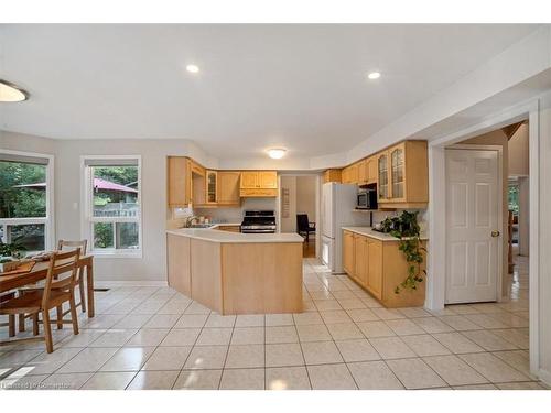 15 Canning Crescent, Cambridge, ON - Indoor Photo Showing Kitchen