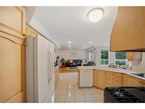 15 Canning Crescent, Cambridge, ON - Indoor Photo Showing Kitchen