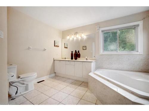 15 Canning Crescent, Cambridge, ON - Indoor Photo Showing Bathroom