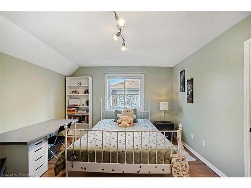 15 Canning Crescent, Cambridge, ON - Indoor Photo Showing Bedroom