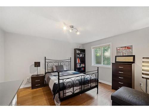 15 Canning Crescent, Cambridge, ON - Indoor Photo Showing Bedroom