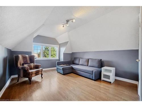 15 Canning Crescent, Cambridge, ON - Indoor Photo Showing Living Room