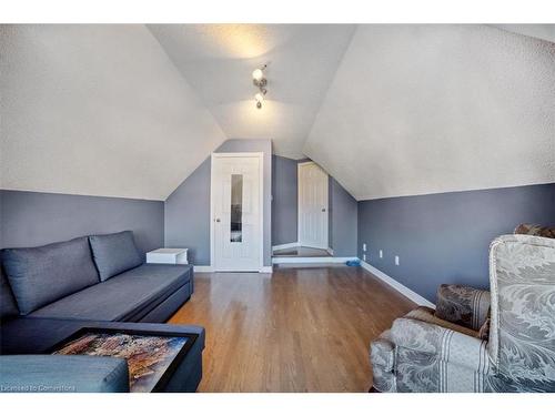 15 Canning Crescent, Cambridge, ON - Indoor Photo Showing Living Room