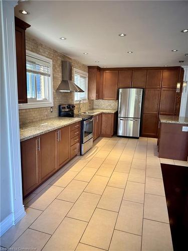 39 Willis Drive, Brampton, ON - Indoor Photo Showing Kitchen