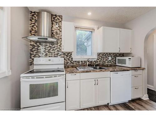 177 Highland Road W, Kitchener, ON - Indoor Photo Showing Kitchen With Double Sink