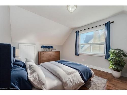 177 Highland Road W, Kitchener, ON - Indoor Photo Showing Bedroom