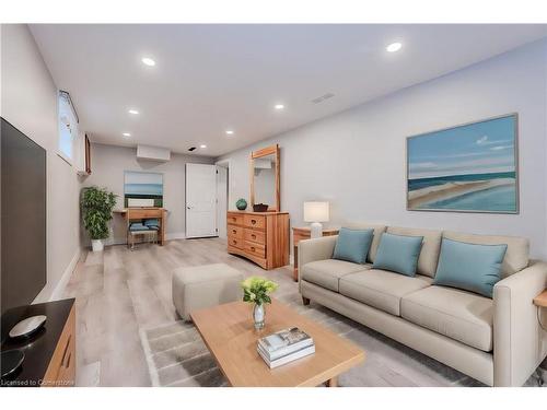 177 Highland Road W, Kitchener, ON - Indoor Photo Showing Living Room