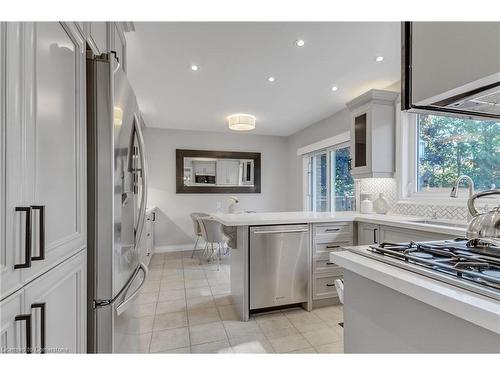 1720 Valentine Gardens, Mississauga, ON - Indoor Photo Showing Kitchen With Upgraded Kitchen