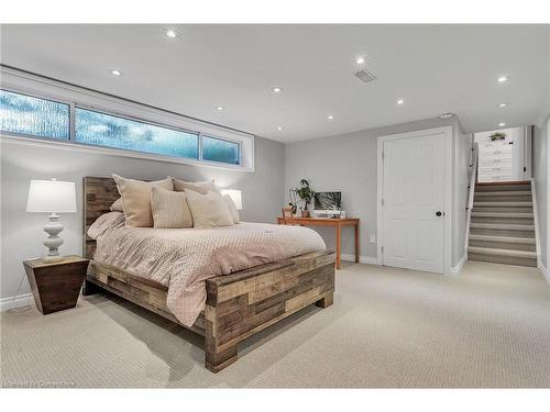 1720 Valentine Gardens, Mississauga, ON - Indoor Photo Showing Bedroom