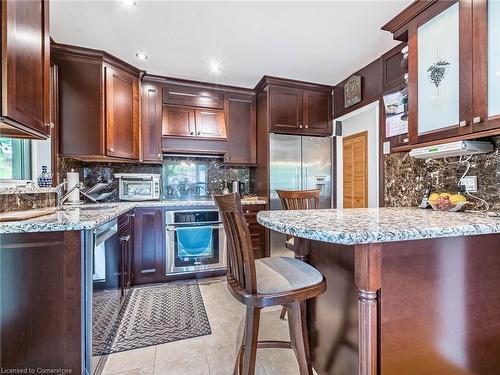 1842 Christopher Road, Mississauga, ON - Indoor Photo Showing Kitchen