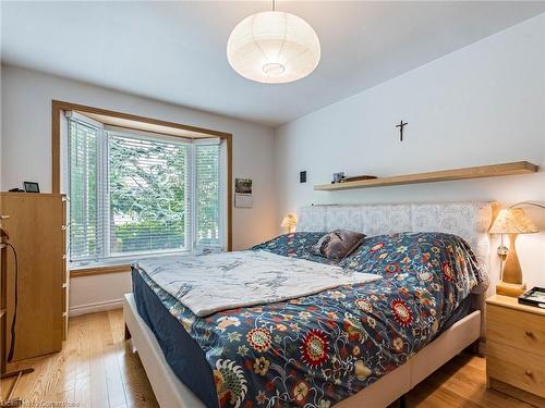 1842 Christopher Road, Mississauga, ON - Indoor Photo Showing Bedroom