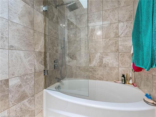 1842 Christopher Road, Mississauga, ON - Indoor Photo Showing Bathroom