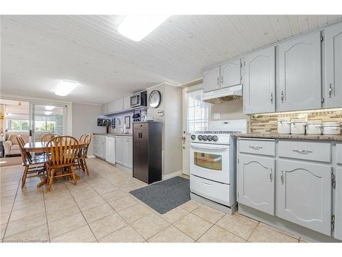 823 Dufferin Street, Woodstock, ON - Indoor Photo Showing Kitchen