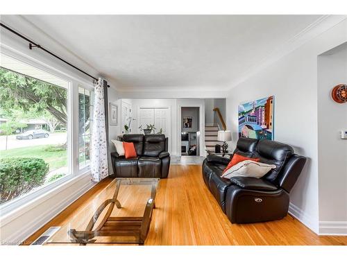 43 Kensington Avenue, Brantford, ON - Indoor Photo Showing Living Room