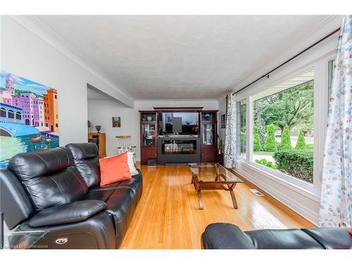 43 Kensington Avenue, Brantford, ON - Indoor Photo Showing Living Room