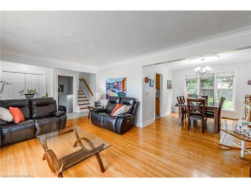 43 Kensington Avenue, Brantford, ON - Indoor Photo Showing Living Room