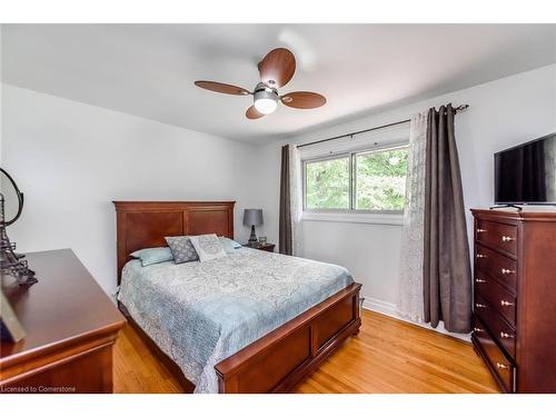 43 Kensington Avenue, Brantford, ON - Indoor Photo Showing Bedroom