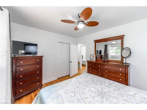 43 Kensington Avenue, Brantford, ON - Indoor Photo Showing Bedroom